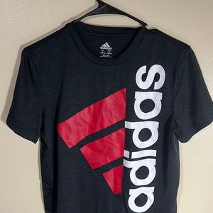 Activewear Adidas shirt